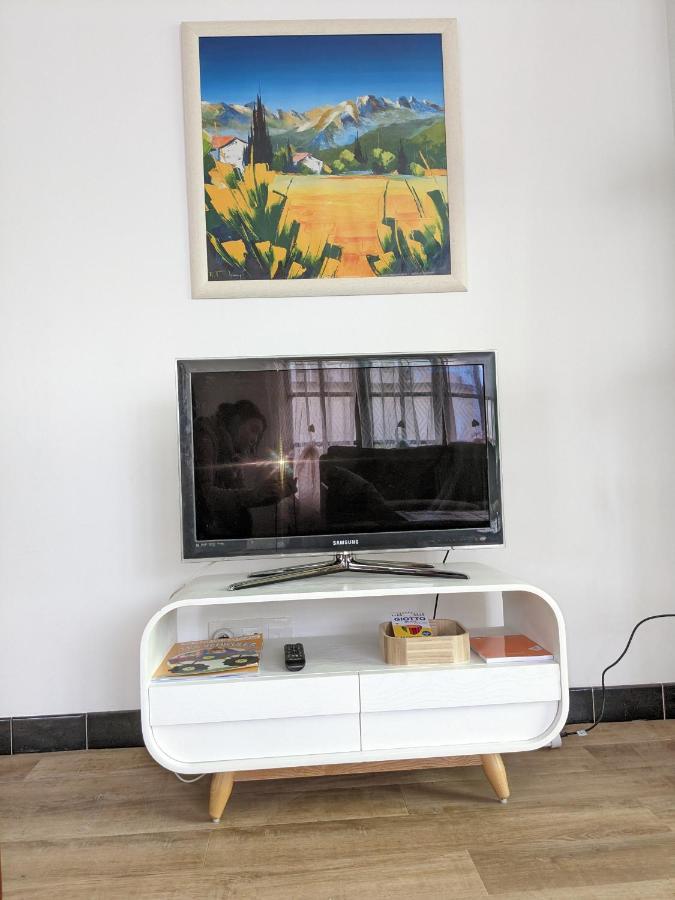 Au Chalet D'Illiers Combray, Grand Jardin Arbore Extérieur photo
